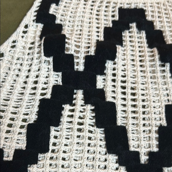 NEW Sleeveless Crochet Top in Black and Cream - Picture 6 of 7